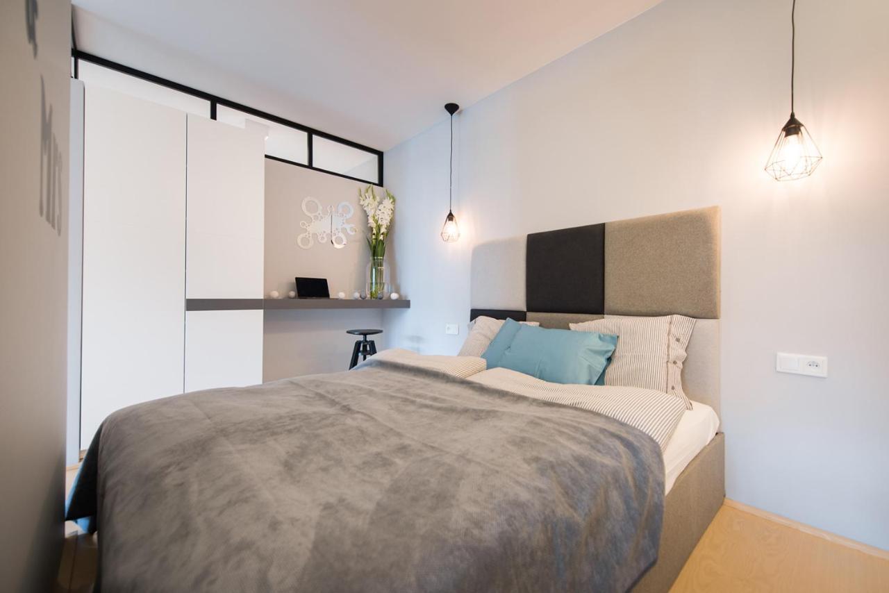 Premium Apartment For Old Town & Jewish Quarter - Balcony Plus Pool Onsite Cracovia Esterno foto