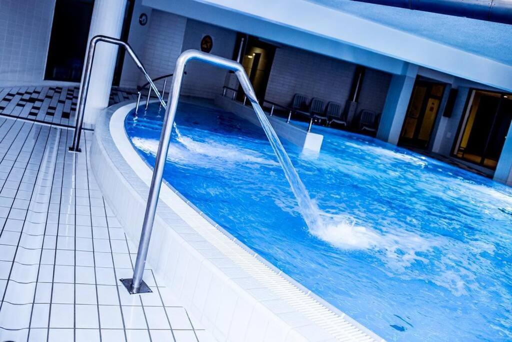 Premium Apartment For Old Town & Jewish Quarter - Balcony Plus Pool Onsite Cracovia Esterno foto